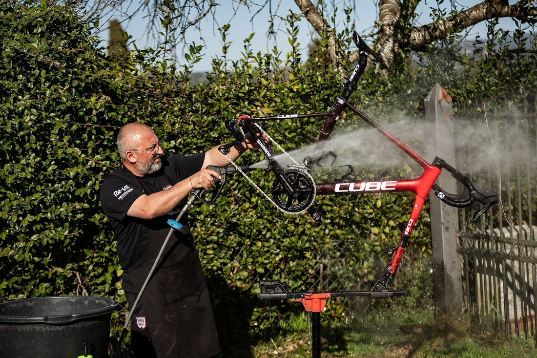 Cleaning a CUBE road bike