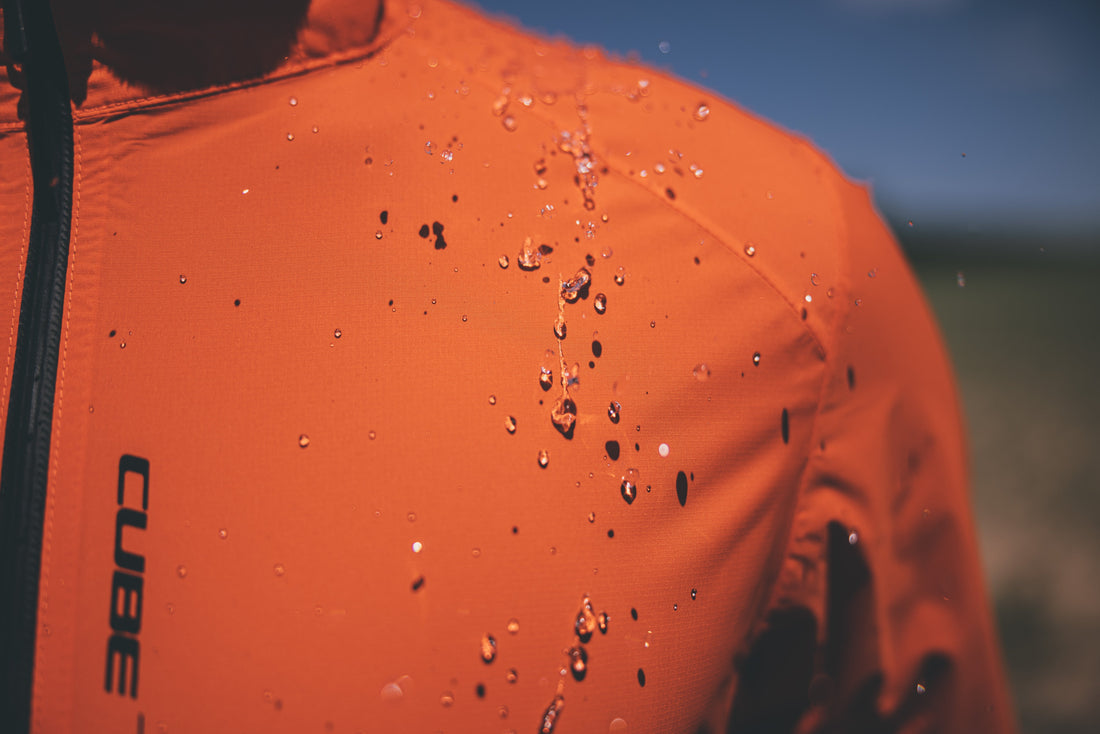 DRY AND STYLISH ON THE ROAD: THESE ARE THE BEST CYCLING CLOTHES FOR IN THE RAIN