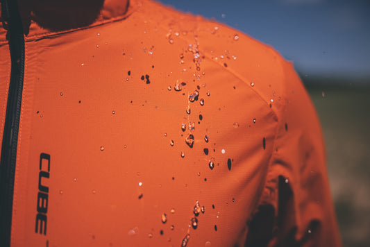 DRY AND STYLISH ON THE ROAD: THESE ARE THE BEST CYCLING CLOTHES FOR IN THE RAIN