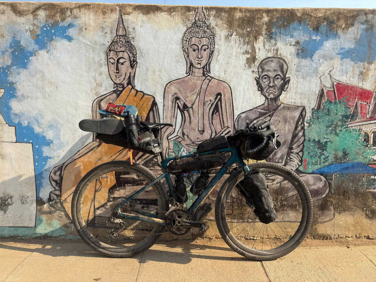 VAN HANOI NAAR BANGKOK OP EEN NUROAD: OP REIS MET MICHIEL