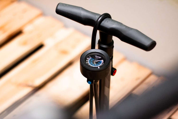 FIETSBANDEN OPPOMPEN: ZO DOE JE DAT STAP VOOR STAP