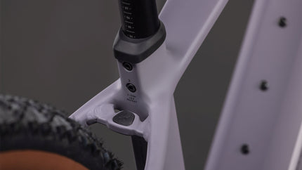 CUBE REACTION HYBRID PERFORMANCE 600 PLUMGREY/BLACK