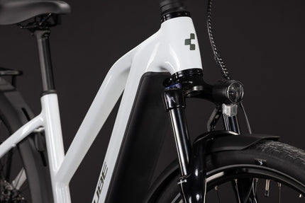 CUBE TOURING HYBRID ONE 600 METALLICWHITE/CHROME