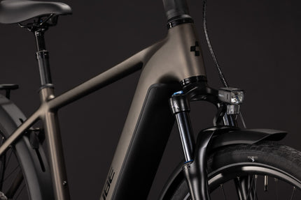 CUBE TOURING HYBRID PRO 800 METALLICUMBRA/BLACK