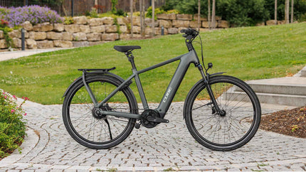 CUBE KATHMANDU HYBRID DELUXE PRO 800 BLACKFOREST/CHROME