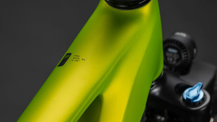 CUBE KATHMANDU HYBRID PRO 800 LIZARD/BLACK