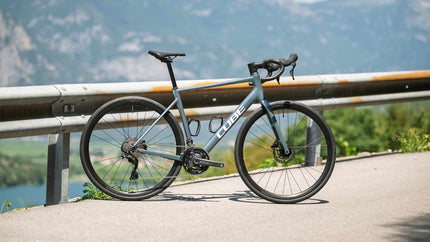 CUBE ATTAIN RACE SMARAGDGREY/WHITE