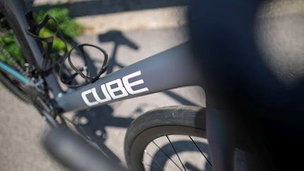 CUBE ATTAIN RACE SMARAGDGREY/WHITE