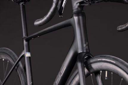 CUBE ATTAIN C:62 RACE CARBON/COALCHROME