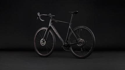 CUBE ATTAIN C:62 RACE CARBON/COALCHROME