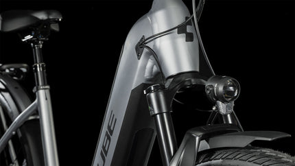 CUBE KATHMANDU HYBRID SLX 750 POLARSILVER/BLACK