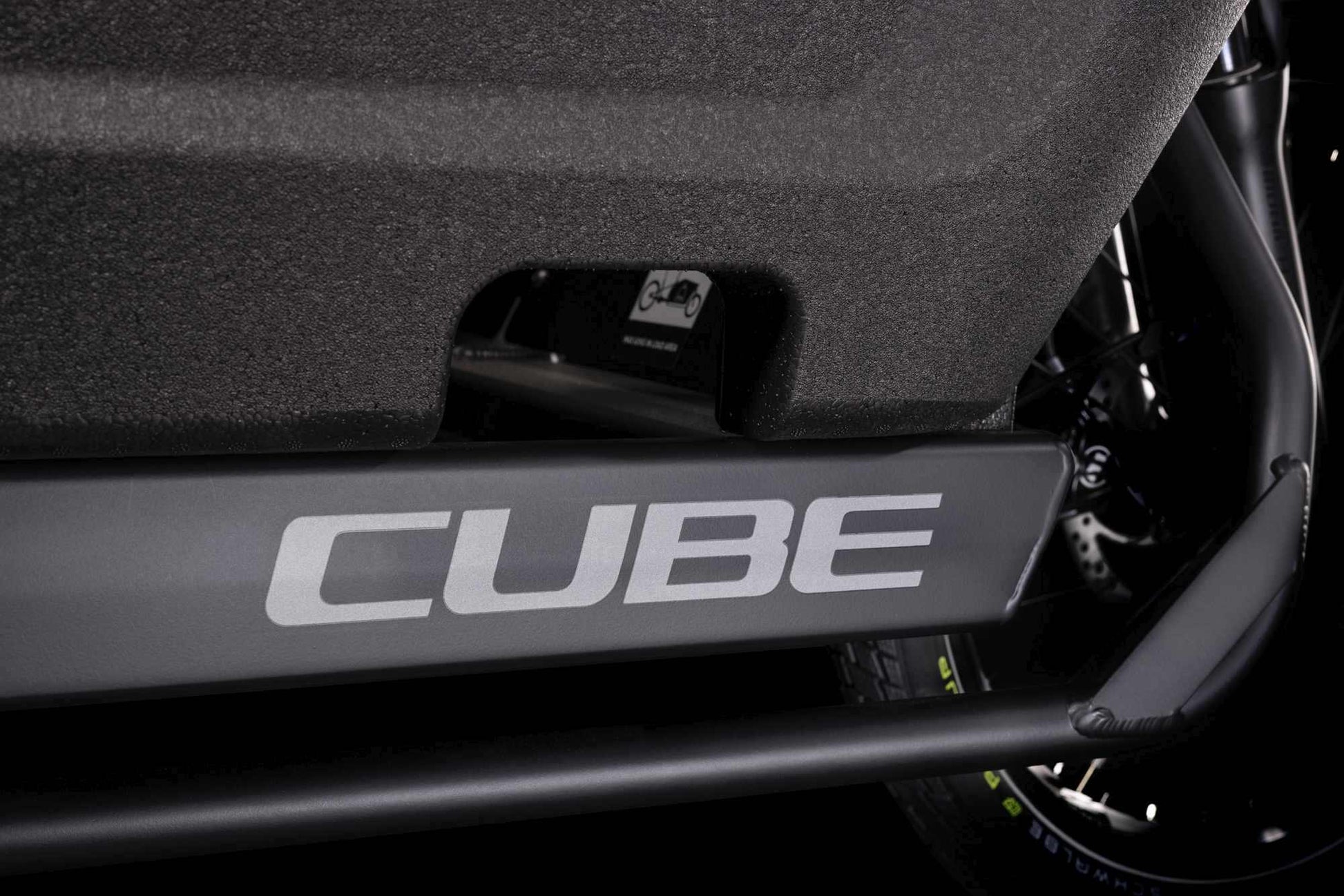 68920020_BUILTSEAT_9c