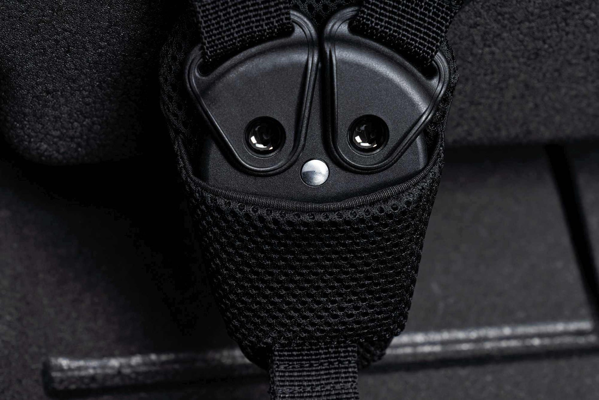 68921020_BUILTSEAT_9